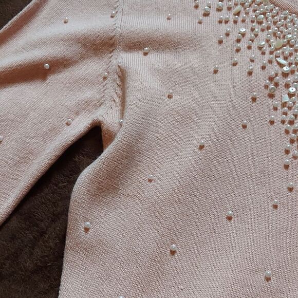 Adorable cashmere like sweater  with pearls - Picture 7 of 11